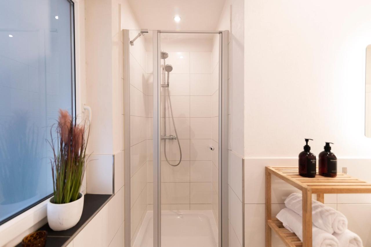 Peter - Premium I 95qm I 3 Schlafzimmer I Grosses Bad I Kueche I Wohnzimmer I Tv Apartment *