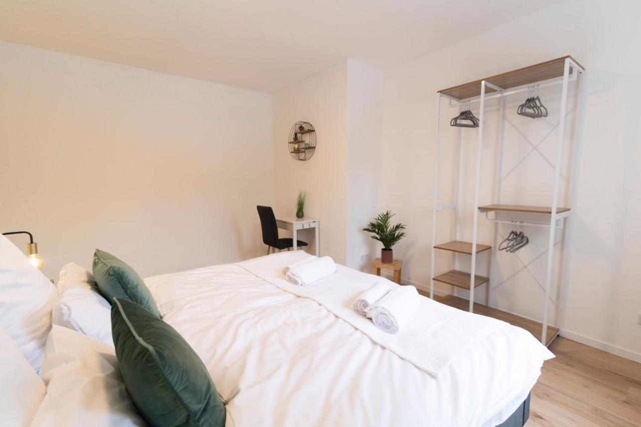 Apartment Peter - Premium I 95qm I 3 Schlafzimmer I Grosses Bad I Kueche I Wohnzimmer I Tv Fulda
