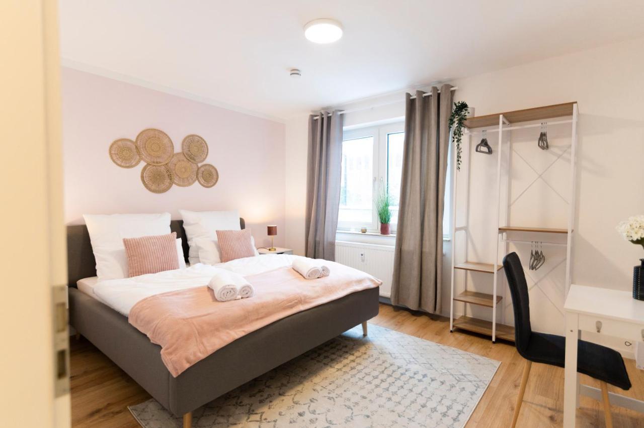Peter - Premium I 95qm I 3 Schlafzimmer I Grosses Bad I Kueche I Wohnzimmer I Tv Apartment