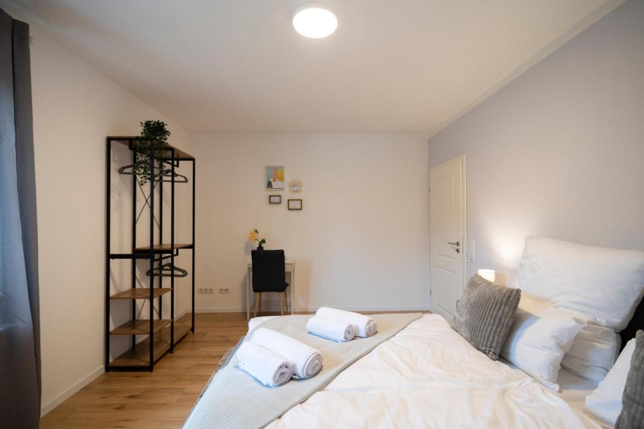 Peter - Premium I 95qm I 3 Schlafzimmer I Grosses Bad I Kueche I Wohnzimmer I Tv Apartment *