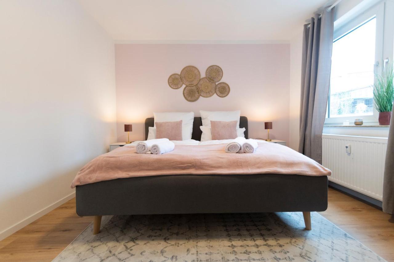 Peter - Premium I 95qm I 3 Schlafzimmer I Grosses Bad I Kueche I Wohnzimmer I Tv Apartment Fulda