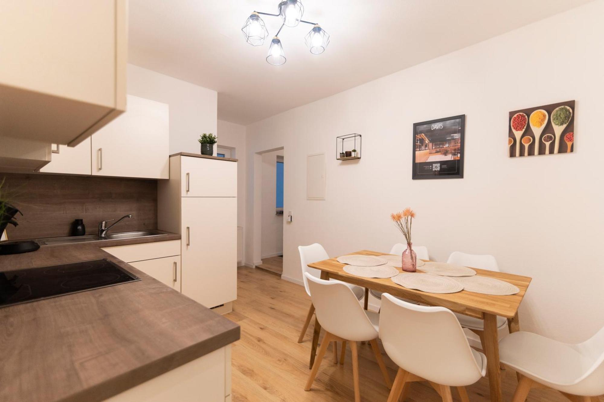 Apartment Peter - Premium I 95qm I 3 Schlafzimmer I Grosses Bad I Kueche I Wohnzimmer I Tv *