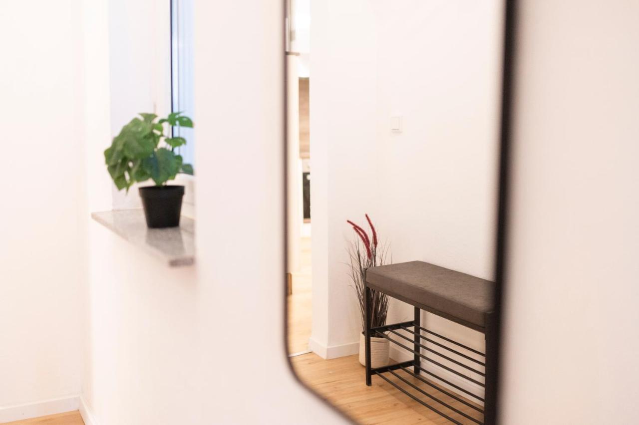 Peter - Premium I 95qm I 3 Schlafzimmer I Grosses Bad I Kueche I Wohnzimmer I Tv Apartment *